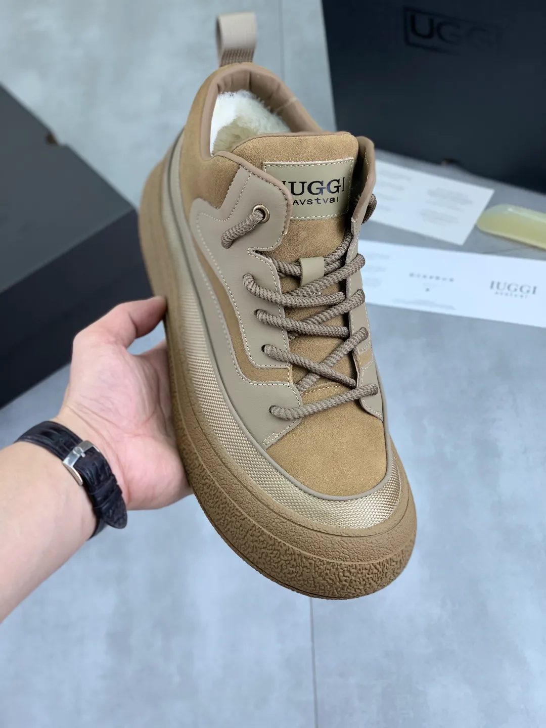 Men's shoes 💰P640 New IUGGI New New Tire Men's Shoes Real cowhide on the outside, Australian wool on the inside, light and easy to put on, brand logo, full of high-end feel, men's style! Men's style! Rarely seen in the market are retro outdoor shoes. They look great on the feet. Mainly because they are so stylish, comfortable and versatile. Color: black, gray, maroon. Size: 39-44